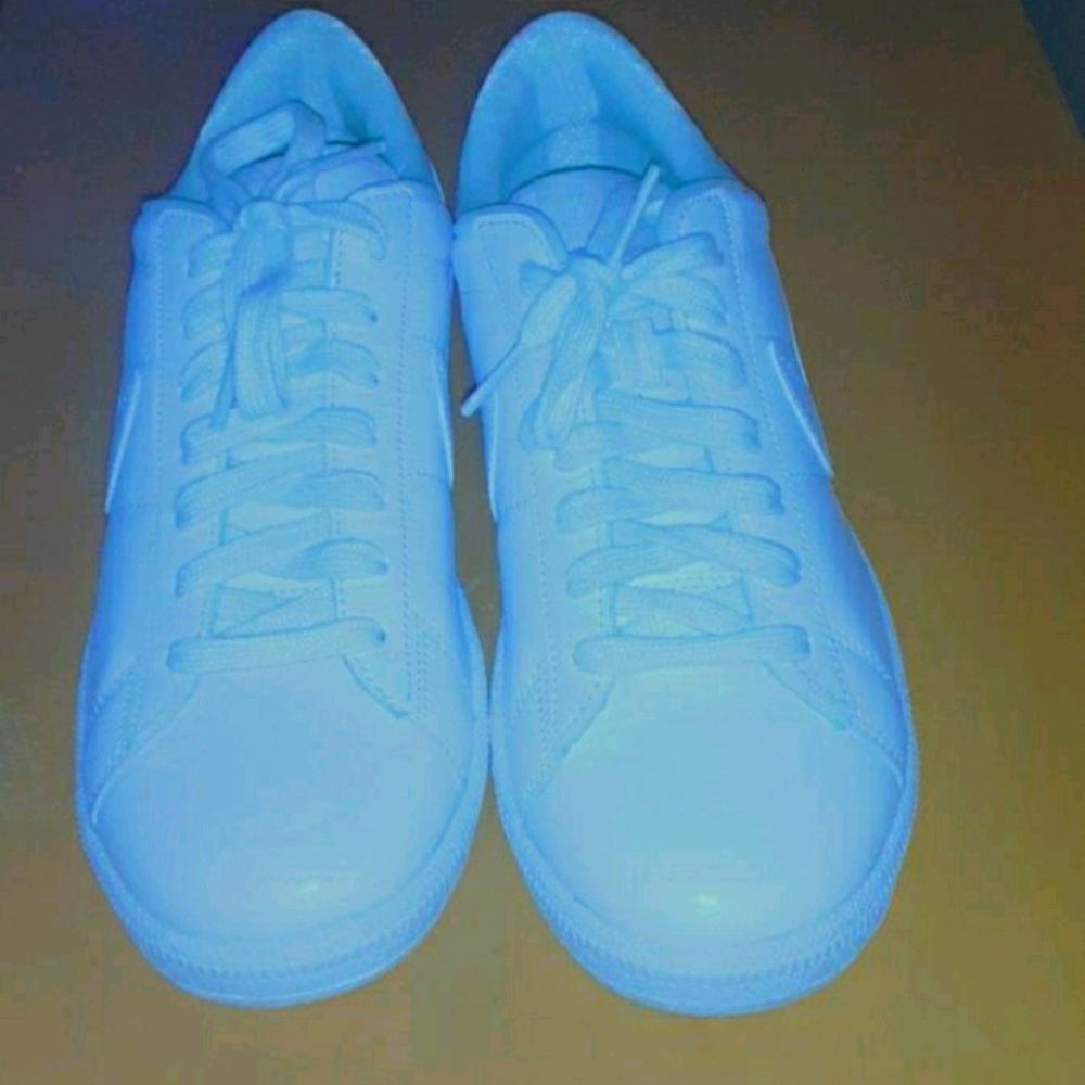 White Nike shoes